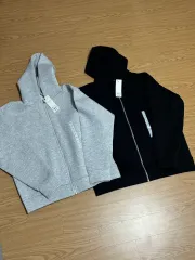 新品 GU ジーユー フードジップアップ