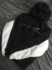 ナイキ ウィンドブレーカー