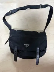 PRADA バックル ナイロン メッセンジャーバッグ