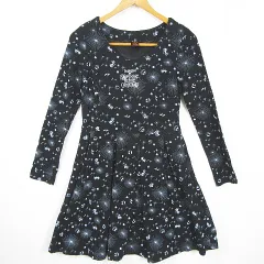 イーハイフンワールドギャラリー E HYPHEN WORLD GALLERY NIGHTMARE BEFORE CHRISTMAS ワンピース 長袖 膝丈 レースアップ ストレッチ 綿 F ブラック プリント 総柄 kz10479