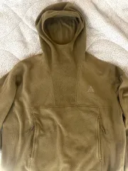 ナイキ ACG ウルフ ツリー ポーラテック プルオーバー フーディー ゴールド ベージュ XL