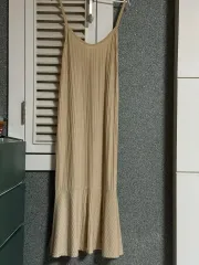 ベージュ プリーツ ロング ONE PIECE スリップ ドレス