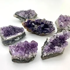 【新品】 [和ごころ念珠堂] ウルグアイ産 アメジスト ミニクラスター アウトレット 6個入 約250-350グラム 天然石 パワーストーン 紫水晶 原石 結晶 開運 風水 縁起物 インテリア 1