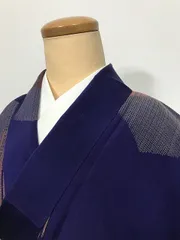 【中古】 Sサイズ 紬 濃紺地に亀甲文様 御召 アンティーク 袷着物 