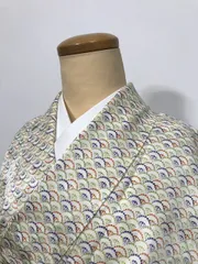 【中古】 Mサイズ 単衣着物 化繊 小紋 クリーム地に青海波模様 洗える着物 