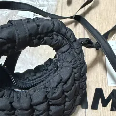 *コンビニ受け取り・宅配便* COS キルト ナノ クロスボディーバッグ ブラック