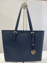 新品未使用 MICHAEL KORS CHARLOTTE シャーロット A4収納 - メルカリ