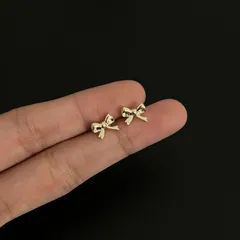 リボンモチーフ ゴールド ピアス 両耳用 ミニピアス ワンポイント シンプル カジュアル キュート ラブリー ガーリー デイリーコーデ オフィスカジュアル レディース 韓国アクセ