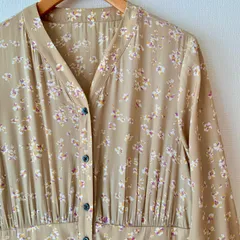 【SHIPS シップス】花柄　フラワープリント　Ｖネック　ワンピース　ベージュ　サイズ38