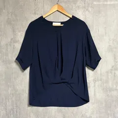 CECIL McBEE（セシルマクビー）フロントツイスト ねじりブラウス M ネイビー 紺 半袖 カットソー とろみ オフィス 上品  通勤  肩に微細なスレあり