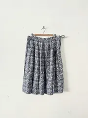 【美品】a piece of library　LIBERTY　花柄リネンスカート　タック入りのサムネイル