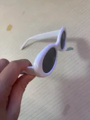 白 サングラス 出品