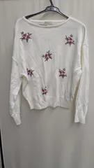【新品タグ付】earth music&ecology フラワー刺繍ニット