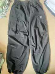 アディダス カーゴ パンツ ブラック