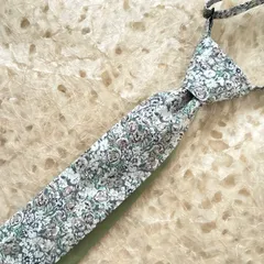 キッズネクタイ　リバティ生地使用　アジャスター付き　バイカラーネクタイ　チャイブ　卒業式　入学式　七五三　発表会