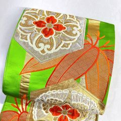 正絹 袋帯】六通柄 鮮やかグリーン 蝶 唐花 亀甲文様 金糸 銀糸 華やか