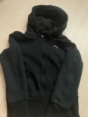 プーマ 黒色 フード ジップアップ