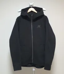 New Balance 機能性 フードジップアップ ジャケット 110サイズ ブラック