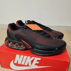 新品) NIKE ナイキ エアマックス Dn エッセンシャル ブラック ブライト クリムゾン ナイキコリア