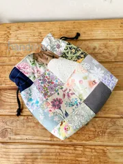 ハンドメイド　パッチワーク 巾着袋　花柄