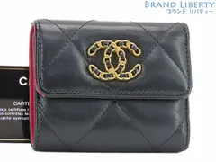 【美品】シャネル　CHANEL　CHANEL19 シャネル ディズヌフ　ココマーク　マトラッセ　スモールフラップウォレット　三つ折り財布　コンパクト財布　ブラック　ラムスキン　AP0954