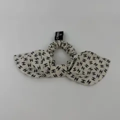 ▼▼【中古】CHANEL シャネル ココマーク リボン シュシュ ホワイト シルク ヴィンテージ レディース【中古美品】HIBUOCHI VINTAGE　HBOC260211A03のサムネイル