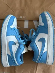 海外直販 NIKE エア ジョーダン 1 ロー UNC ユニバーシティ ブルー ウィメンズ 230