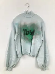 ニット/セーター スカイブルー 前面プリント ショート丈 長袖 タートルネック/ハイネック