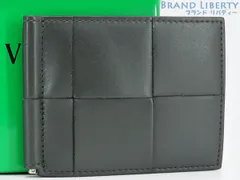 【美品】ボッテガ ヴェネタ　BOTTEGA VENETA　マキシ イントレチャート　カセット　マネークリップ付き 二つ折り札入れ財布　カードケース　コンパクト財布　ダークモス　ダークグリーン　カーフレザー　667039