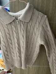 ベージュ ケーブル編み ジップアップ ニット カーディガン S