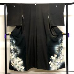 アンティーク　黒留袖　五つ紋　刺繍　椿　松竹梅　着物　084a d 黒留袖 アンティーク 五つ紋 金駒刺繍 刺繍 饅頭菊 竹 着物 016tz