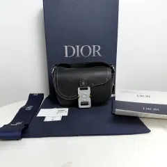 2026年最新】dior サドル メッセンジャーバッグの人気アイテム - メルカリ
