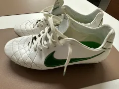 ナイキ ティエンポ サッカーシューズ (275)