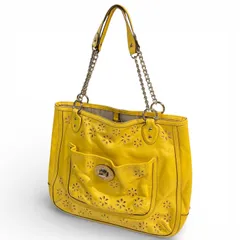 COACH コーチ　フラワーパンチングショルダーバッグ　イエロー　レザー　22438　A4収納可 キングラム[68]