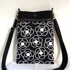 スマホポシェット LLサイズ カメリア柄黒 ショルダーストラップ付き