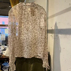 53 花柄 フラワー ブラウス シャツ トップス　レディース　blouse　shirt　Tops　ladies シフォン 透け感 シアー 長袖 ピンク 桃色　お呼ばれ　デート　オフィスカジュアル　食事会
