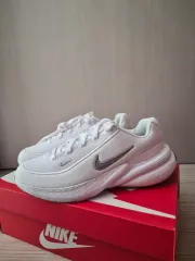 ナイキ レディースランニングシューズ レディーススニーカー ウィメンズランニングシューズ 235mm 245mm 250mm