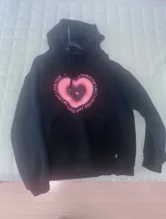 ラブイズトゥルー ハート フード付きTシャツ