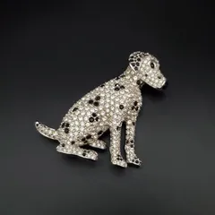 SWAROVSKI スワロフスキー ブローチ ダルメシアン 犬 アニマルモチーフ クリスタル ラインストーン 上品 可愛い 存在感 高級感 アクセント ギフト プレゼント 贈り物
