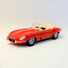 ブラーゴ アバルト 500 2008 ホワイトチェッカールーフ 1/18 - メルカリ
