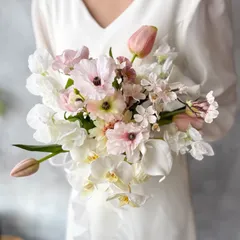 ホワイト胡蝶蘭×桜クラッチブーケ☆ブートニア