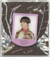 BTS V テヒョン MAGIC SHOP アクリルバッジ - メルカリ