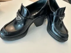 プラダ チョコレート ブラッシュド ローファー チャンキーヒール