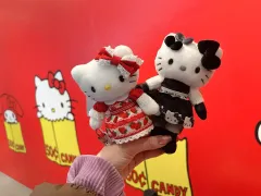 日本輸入サンリオハローキティ展示会限定モデルハローキティドレスマスコットキーホルダー