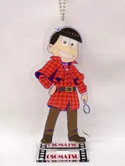 【中古】キーホルダー・マスコット(キャラクター) おそ松 スタンド付きビッグアクリルキーホルダー ～探偵ver.～ 「セガコラボカフェ えいがのおそ松さん」