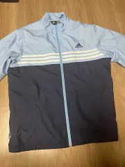アディダス ライトブルー ウィンドブレーカー