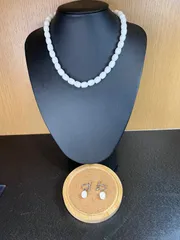 白珊瑚のネックレスとイヤリング