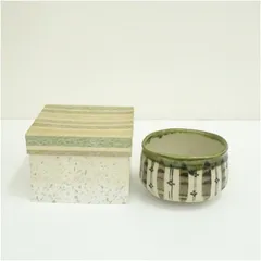 秀泉窯　沢田秀一造　織部茶碗（紙箱）  茶道 抹茶 おしゃれ 抹茶茶碗 抹茶碗 和食器 レトロ 茶器 骨董 茶わん 茶会 茶の湯 5月 11月 春秋