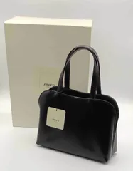 ungaro ブラックカラー　ハンドバッグ　チャーム付き　牛革