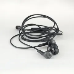 audio Technica ATH-CKS330C 有線イヤホン USED美品 重低音 SOLID BASS HDドライバー搭載 マイク付リモコン 密閉型 ブラック 完動品 V2263